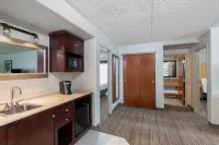 Holiday Inn Express & Suites Wheat Ridge-Denver West