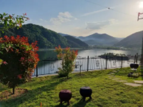 Hwasun Shim & View Pension