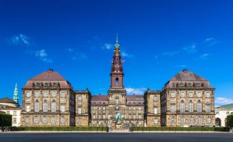 Heart of CPH Next to Queens Palace