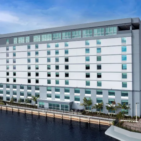 Tru by Hilton Miami Airport South Blue Lagoon