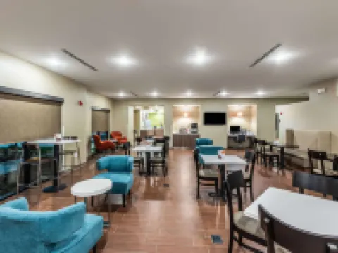 สลีป อินน์แอนด์สวีทส์ ฟอร์ตเวิร์ธ-ฟอสซิลครีก โรงแรมในฟอร์ตเวิร์ธ