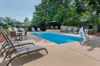 Comfort Inn South - Rooftop Pools