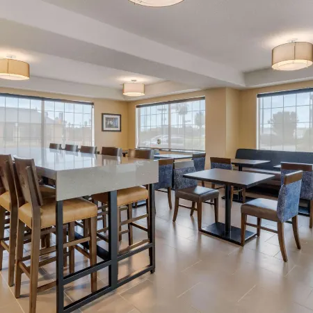 Comfort Suites Baytown I – 10
