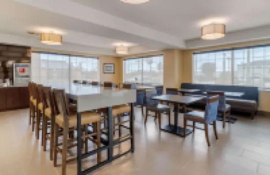 Comfort Suites Baytown I – 10