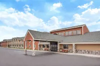 AmericInn by Wyndham Calumet Hotel dekat Laurium Manor Mansion Tour