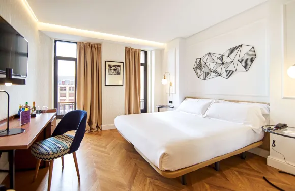 萊昂西方阿方索五世酒店