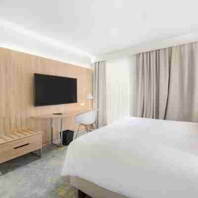 Courtyard by Marriott Paris Charles de Gaulle Central Airport Rooms