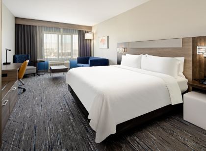 Holiday Inn Express & Suites Palm Desert - Millennium