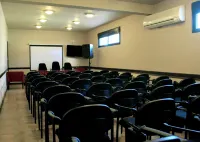 Hotel Leoncia - parkir