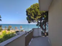 Spacious Double Room Beside the Sea - Homestays