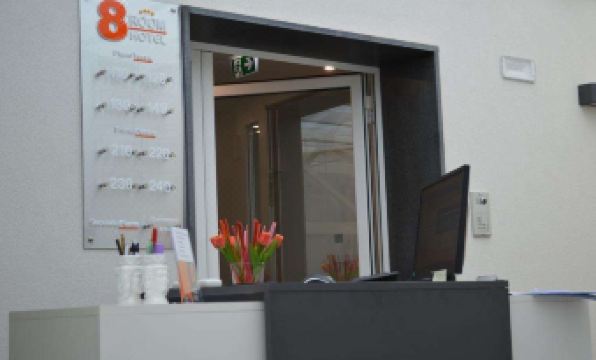 8Room Hotel