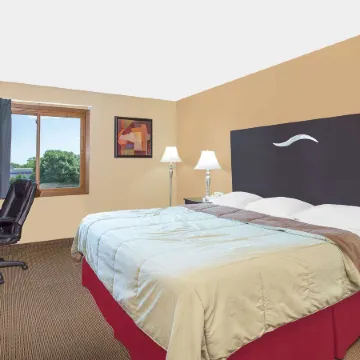 Super 8 by Wyndham Sheboygan WI