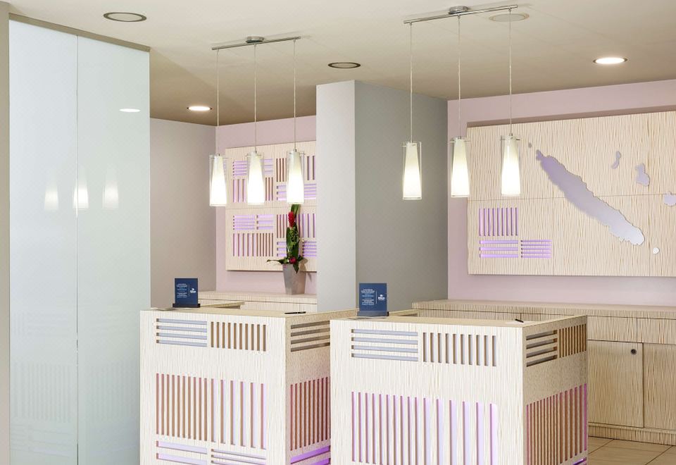 2. 힐튼 누미 라 ..