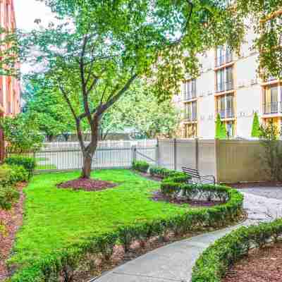 Wyndham Garden Hotel Newark Airport Hotel Exterior