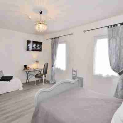 Logis Hôtel de la Villa Biron Rooms