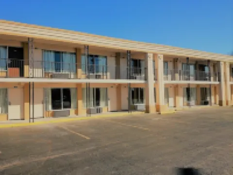 Super 8 by Wyndham Asheville Airport Hotels in Fletcher