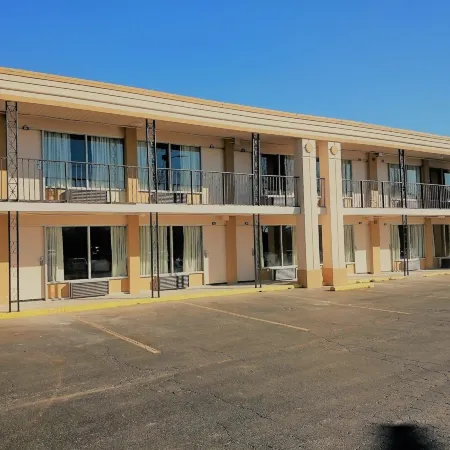 Super 8 by Wyndham Asheville Airport