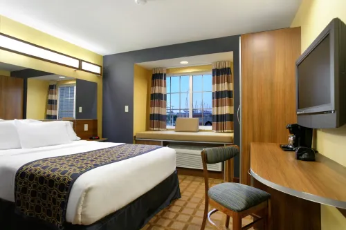 Microtel Inn & Suites by Wyndham Kearney - parking