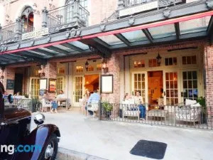 Ledson Hotel & Zina Lounge