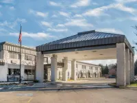 Clarion Pointe Jamestown - Falconer Hotels in Chautauqua County