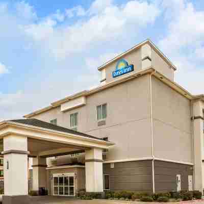 Days Inn & Suites by Wyndham Mineral Wells Hotel Exterior