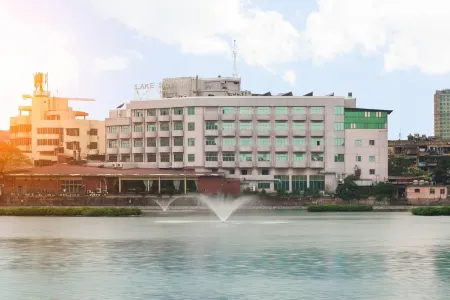 Khách sạn Lake Side Hotel