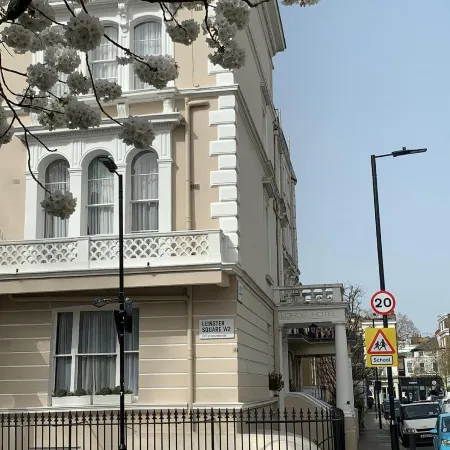 Lords Hotel Отели рядом с достопримечательностью «Улица Уэстбурн-Гроув»