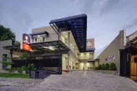 Grand Kebonsari Guesthouse Hotels near al-Akbar National Mosque Surabaya