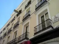 Hostal Alonso No Limit Madrid Hotels near Prado Museum