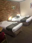 Pines Country Club Motor Inn