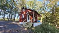 The Windstorm Cabin - Pet-Friendly & a 2-Person Jacuzzi Hot Tub!