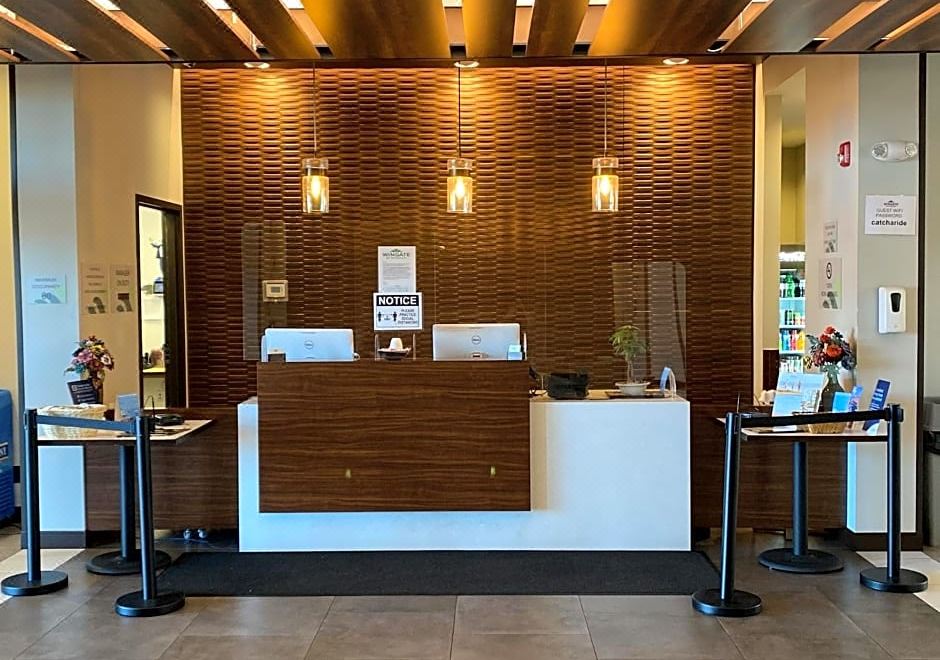 Holiday Inn Express Hotels Page 리뷰