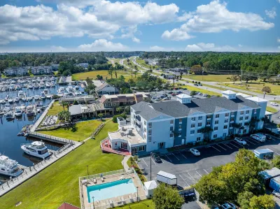 Holiday Inn Express & Suites N. Myrtle Beach-Little River Hotels in der Nähe von Swashbuckler Disc Golf Course