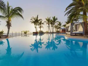 Adrián Hoteles Roca Nivaria