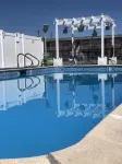 Super 8 by Wyndham Ontario - Pools