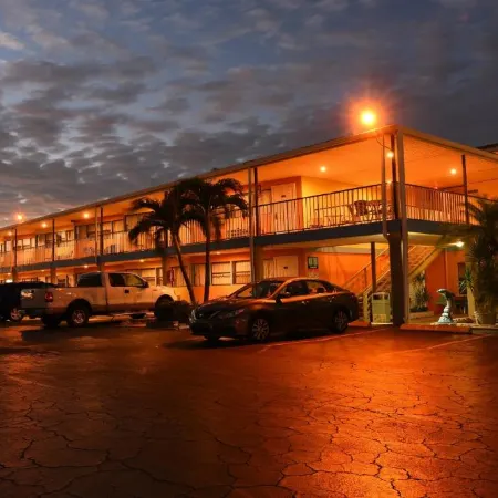 Plaza Beach Hotel - Beachfront Resort