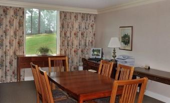 The Inn at Houndslake