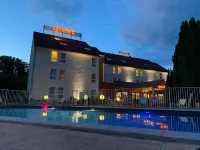 Greet Hotel Beaune - Pool