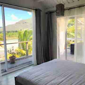 Sea front beach house With Rental car included Rooms