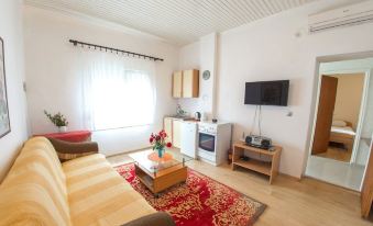 Apartments Tulipan - with Free Private Parking