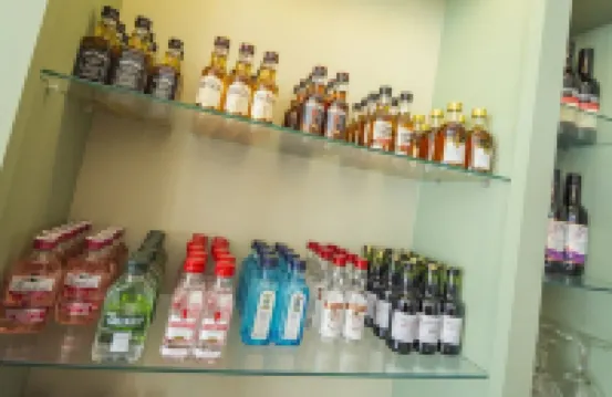 เอชเครูมส์ - เซลฟ์เคทเทอริ่งเซอร์วิสรูมส์