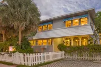 Meranova Guest Inn - 4-Star