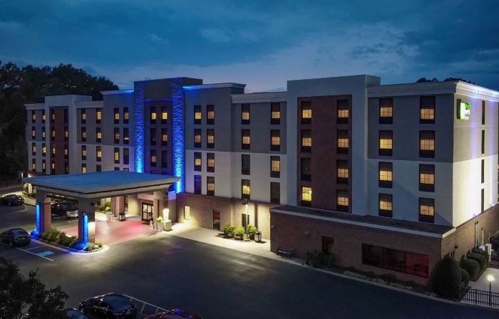 Holiday Inn Express & Suites NEWPORT NEWS by IHG