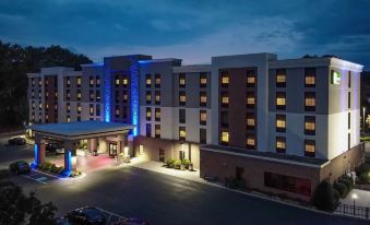 Holiday Inn Express & Suites Newport News