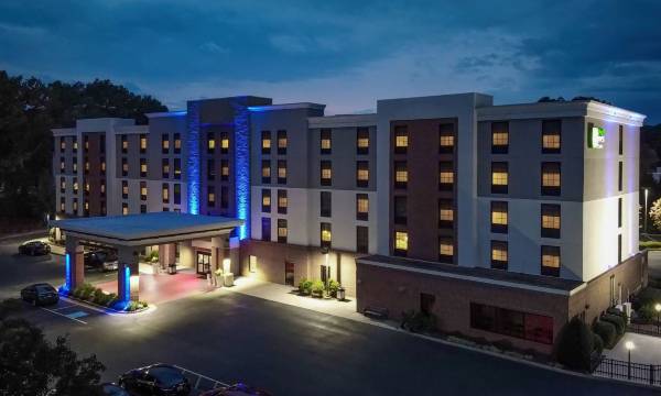 Holiday Inn Express & Suites Newport News by IHG