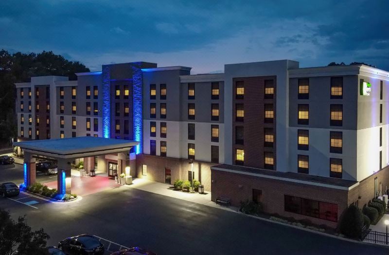 Holiday Inn Express & Suites Newport News by IHG