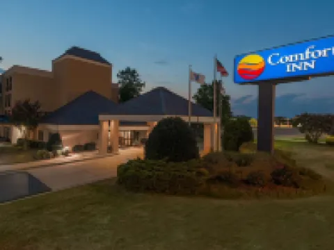 Comfort Inn Fayetteville Near Fort Bragg โรงแรมในเฟย์เอตต์วิลล์