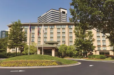 Hilton Garden Inn Atlanta Perimeter Center Hotel dekat Publix Super Market at Oglethorpe Crossing