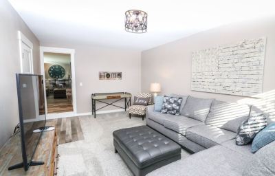 Other ? Mins from Bsu Stadium ? Entertainer`s Dream! Photo