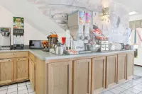 Super 8 by Wyndham Bloomfield Hotels in Bloomfield